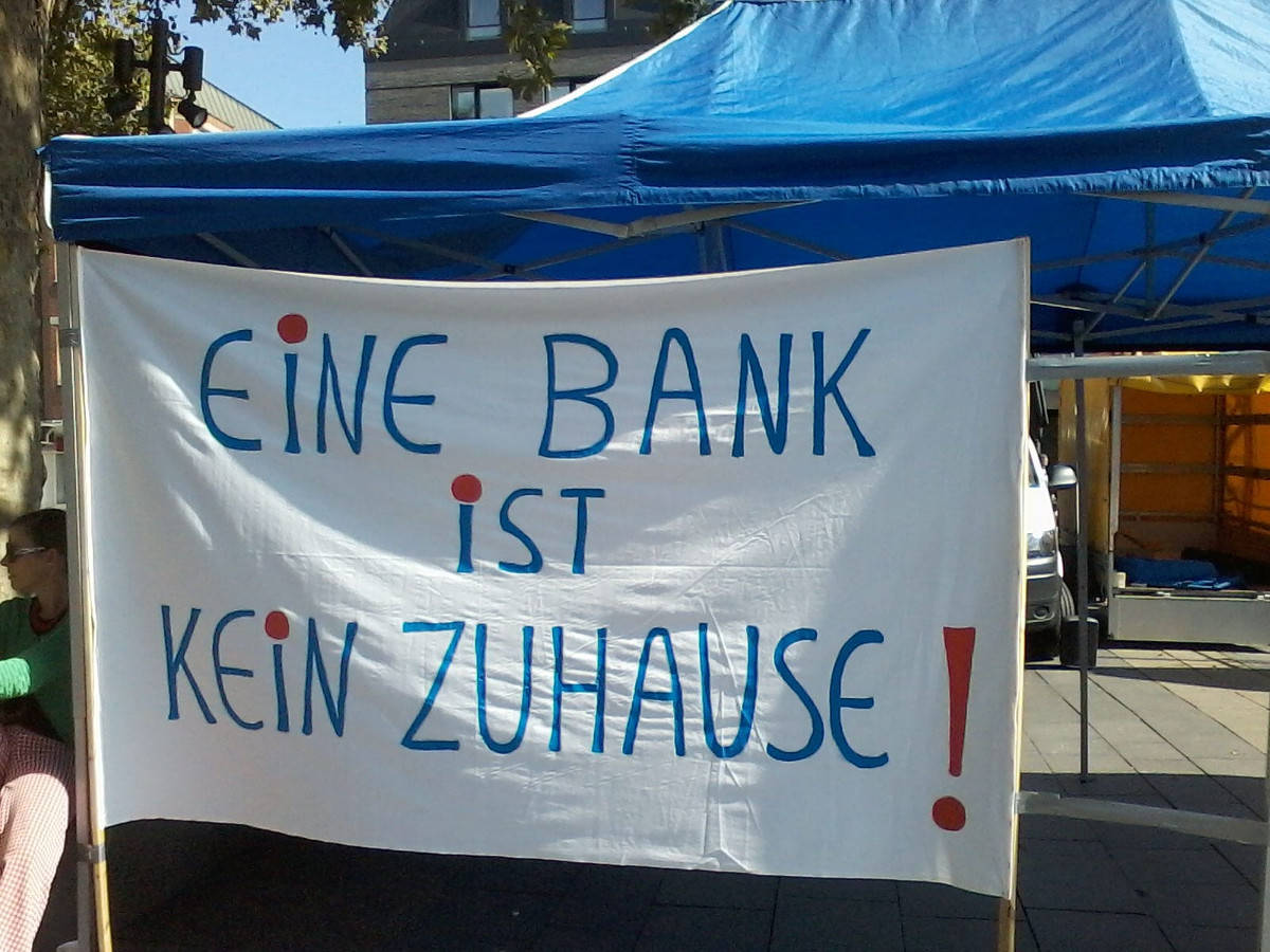 Wiesbaden 1 - Eine Bank ist kein Zuhause - Foto: Karsten Dunzweilter
